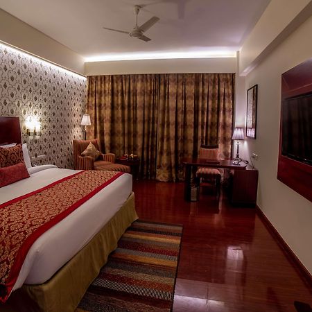Ramada By Wyndham Jaipur Jaisinghpura Hotel Exterior photo