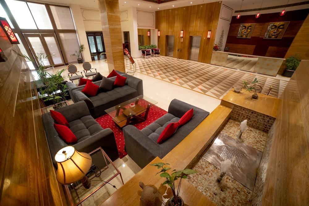 Ramada By Wyndham Jaipur Jaisinghpura Hotel Exterior photo
