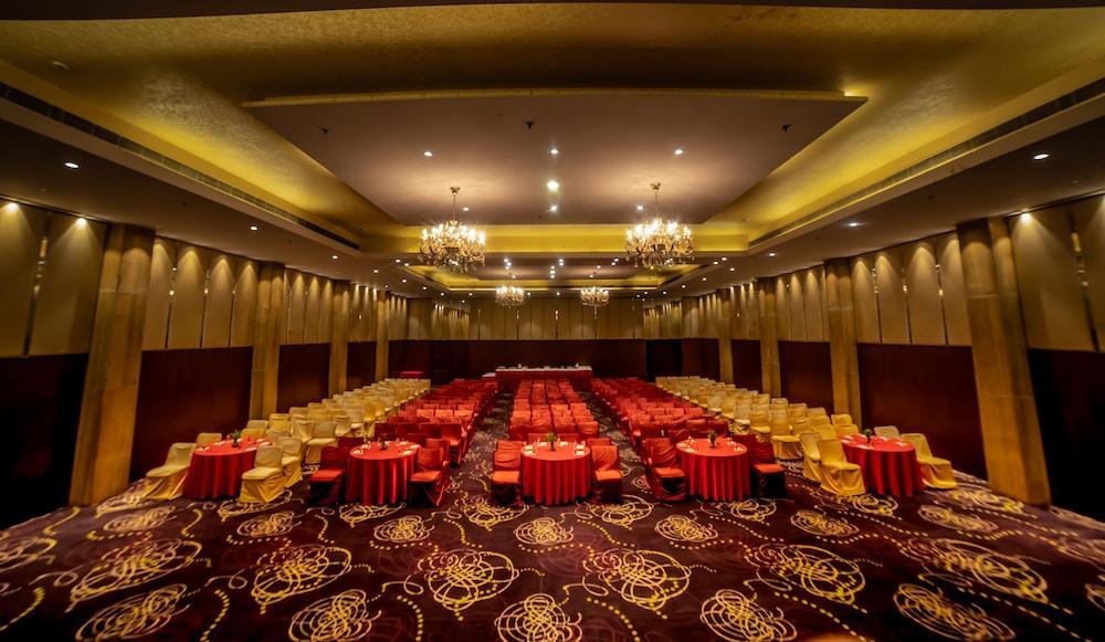 Ramada By Wyndham Jaipur Jaisinghpura Hotel Exterior photo