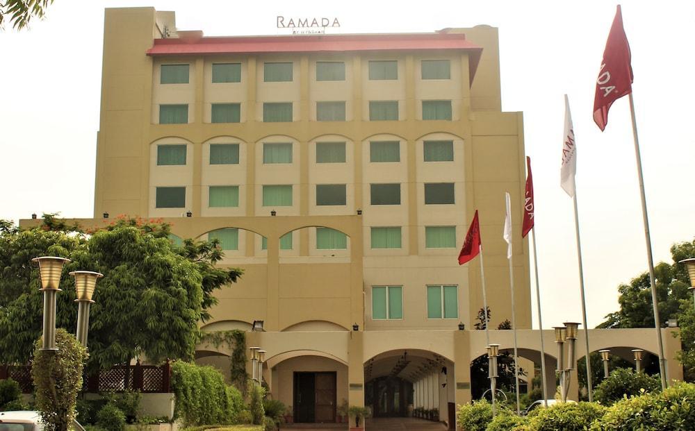 Ramada By Wyndham Jaipur Jaisinghpura Hotel Exterior photo