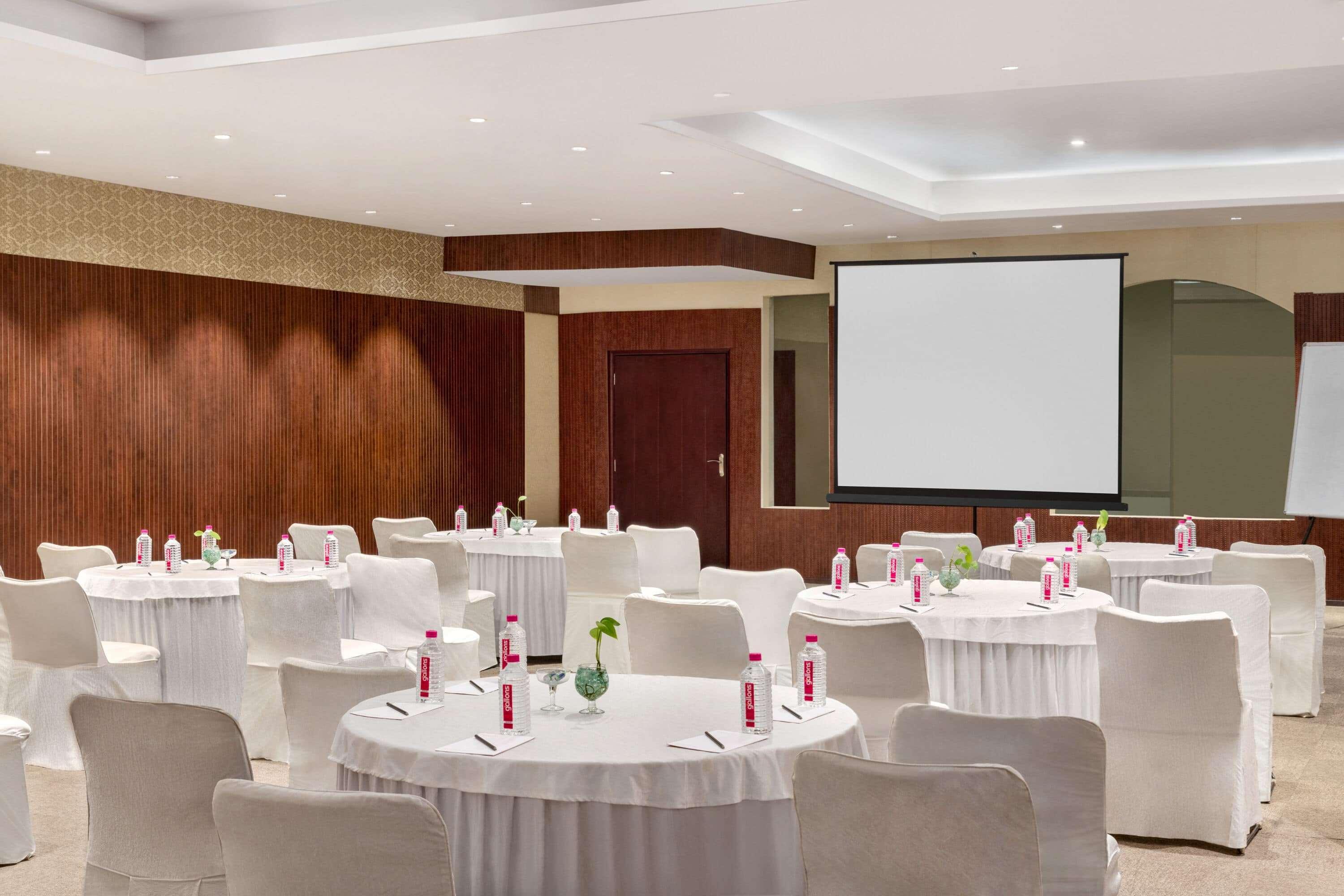 Ramada By Wyndham Jaipur Jaisinghpura Hotel Exterior photo