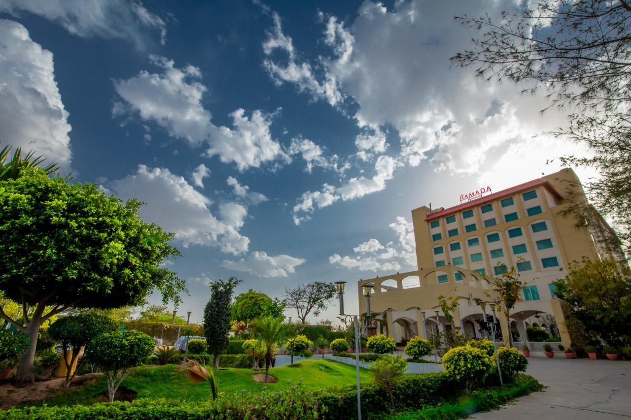 Ramada By Wyndham Jaipur Jaisinghpura Hotel Exterior photo