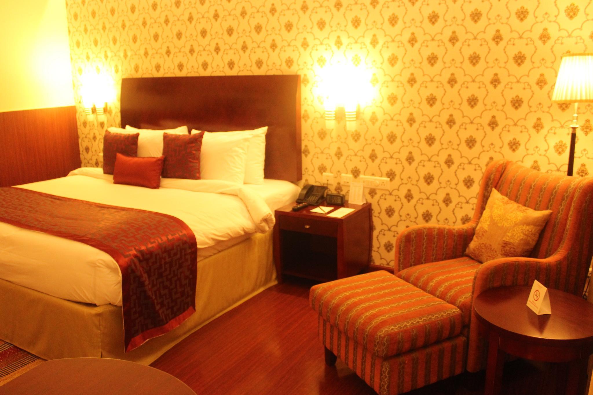 Ramada By Wyndham Jaipur Jaisinghpura Hotel Exterior photo
