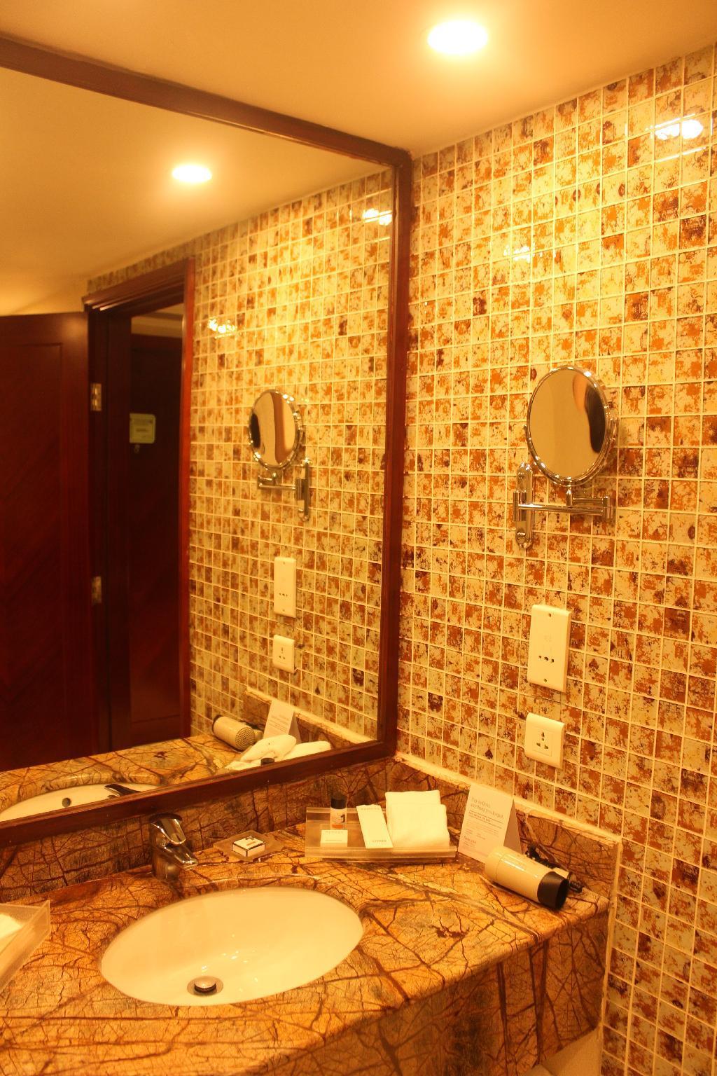 Ramada By Wyndham Jaipur Jaisinghpura Hotel Exterior photo